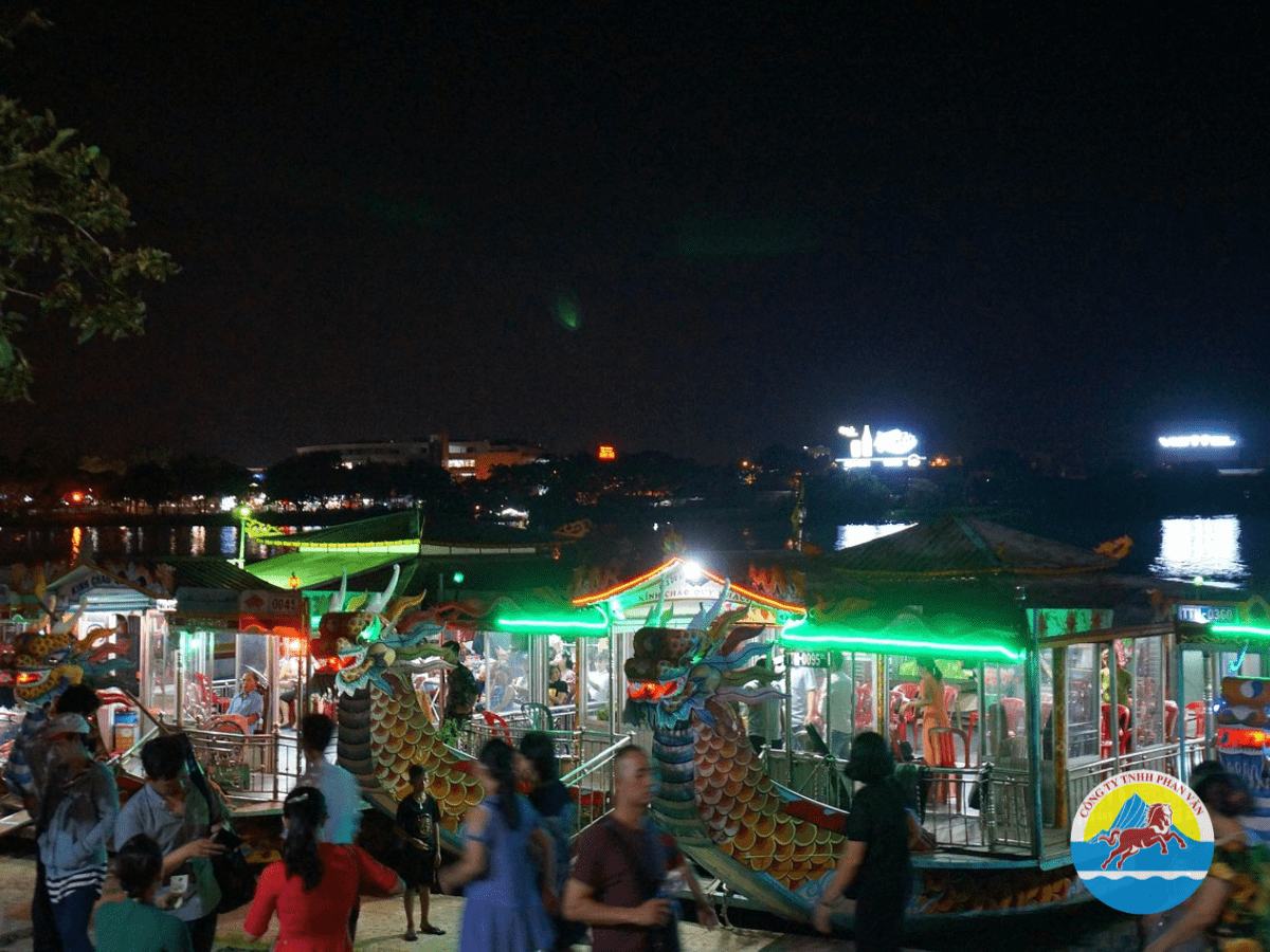 Phố đi bộ Nguyễn Đình Chiểu