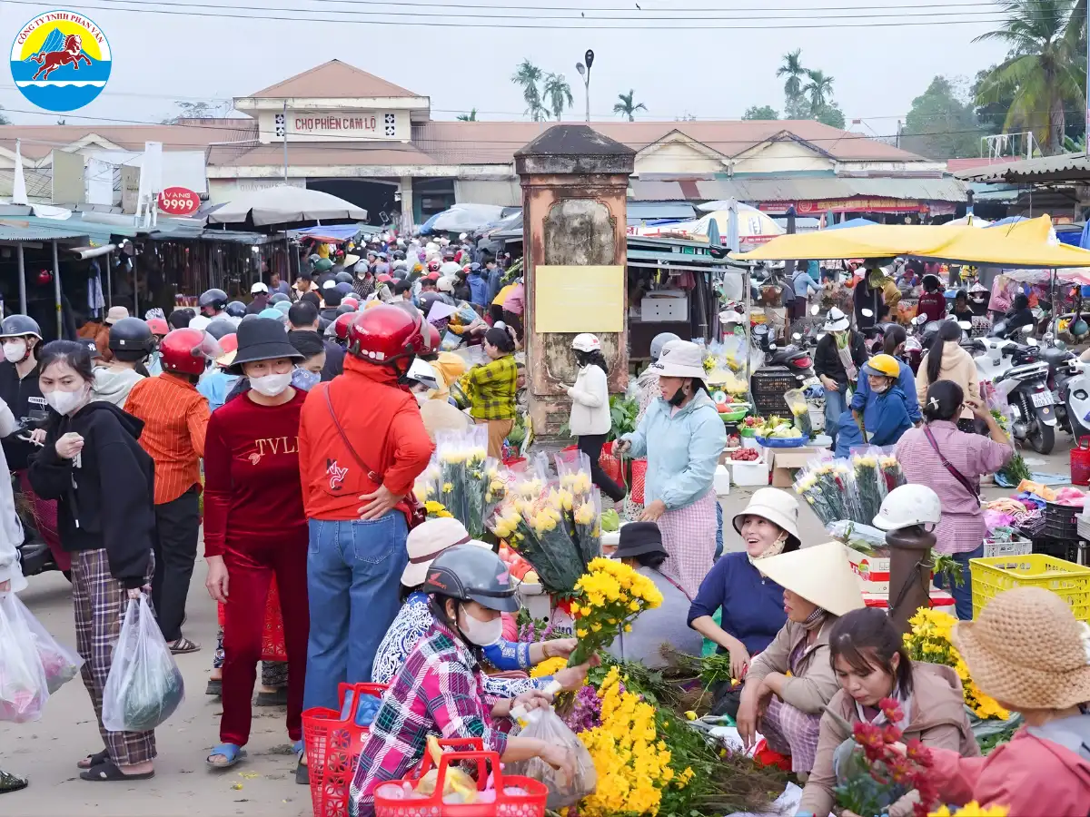 Chợ phiên Cam Lộ