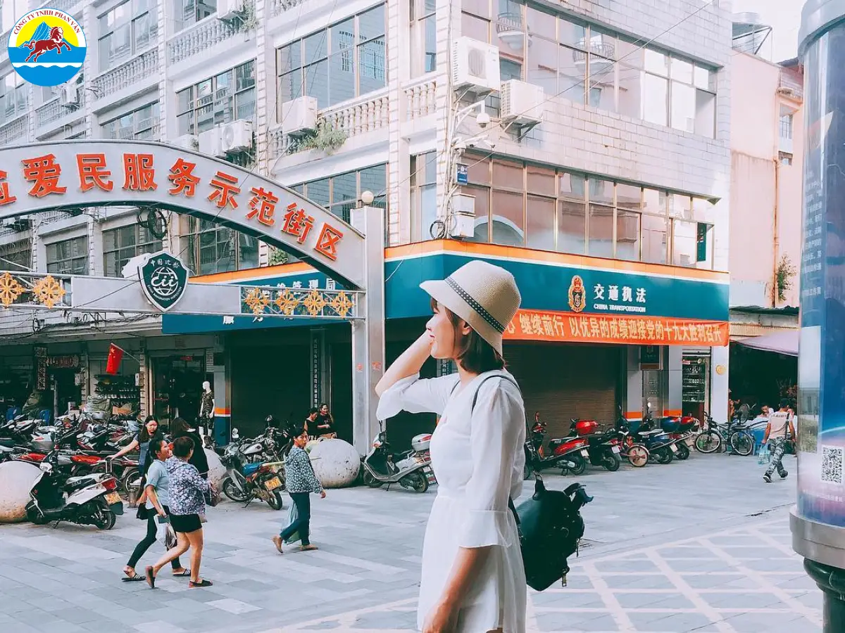Du lịch Hà Khẩu tự túc hay theo tour đều có ưu nhược điểm