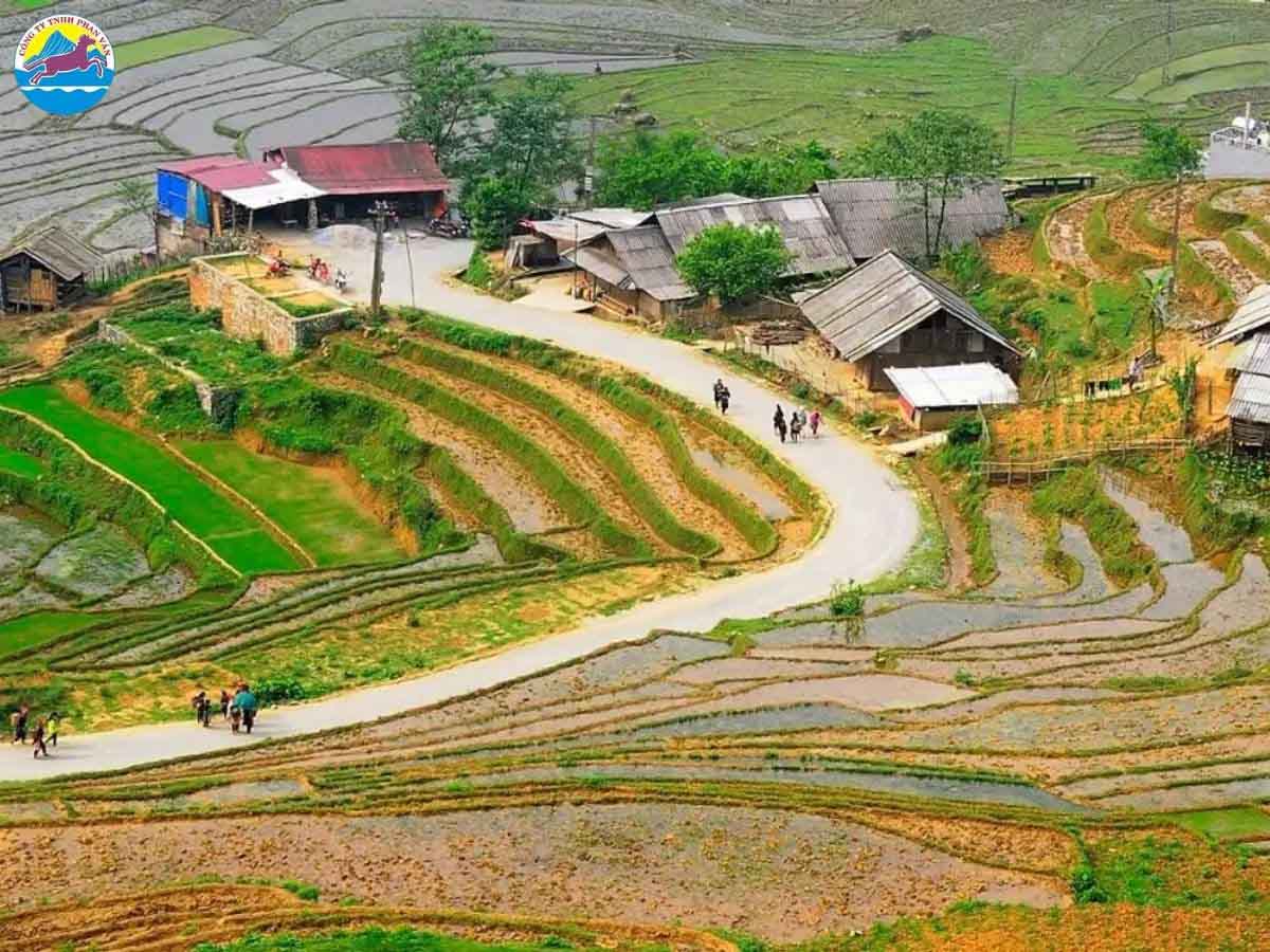 Thời tiết dễ chịu để tham quan bản làng và chụp ảnh