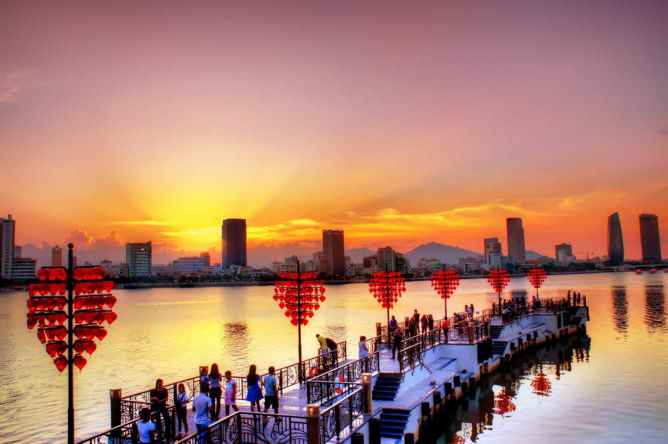 Cầu tình yêu Đà Nẵng là nơi được các cặp đôi ghé đến