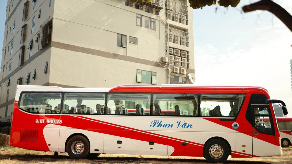 Xe Thaco Universe 47 chỗ