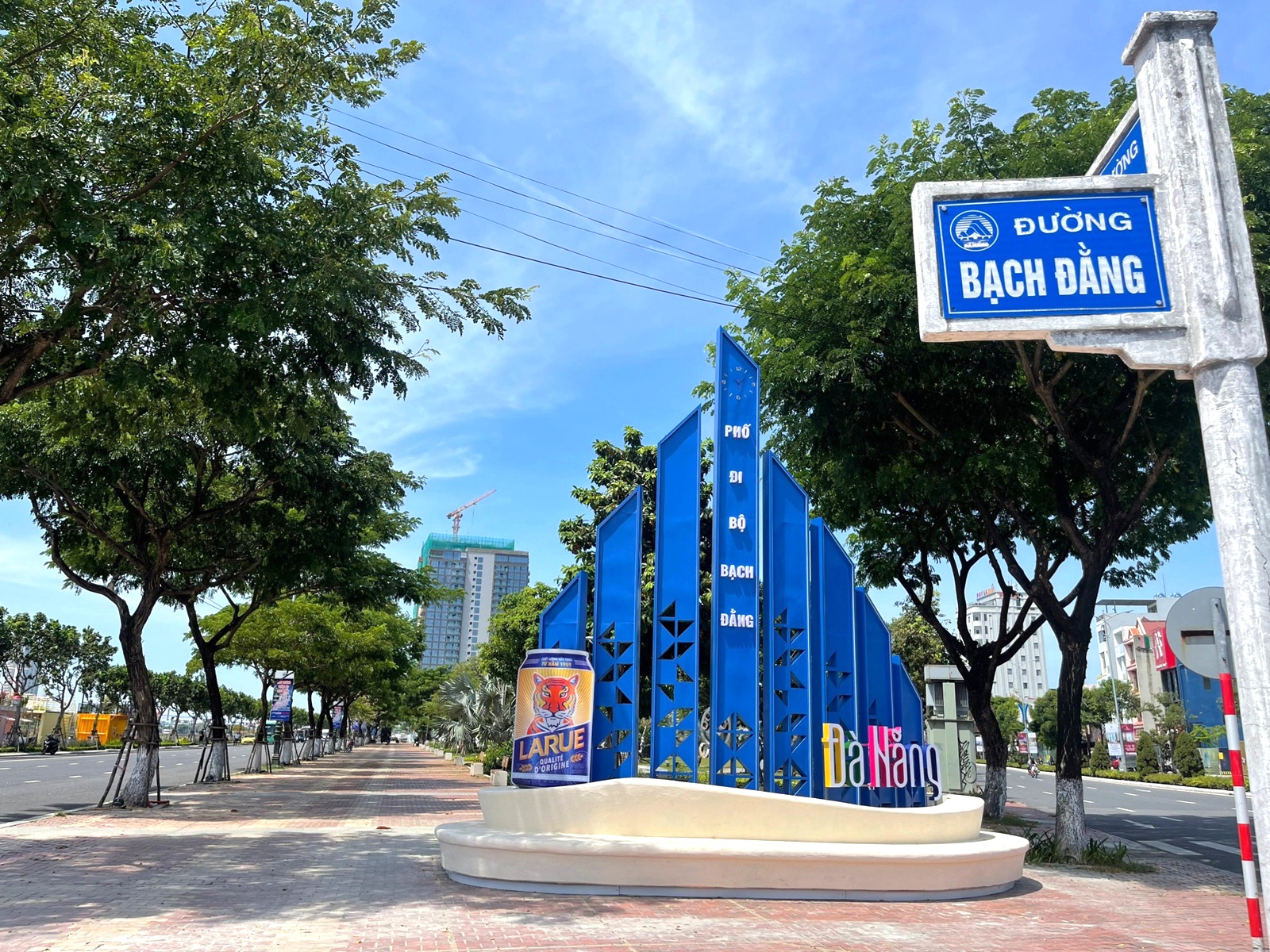 Diễu hành xe hoa - thuyền hoa kỷ niệm 50 năm Giải phóng Đà Nẵng