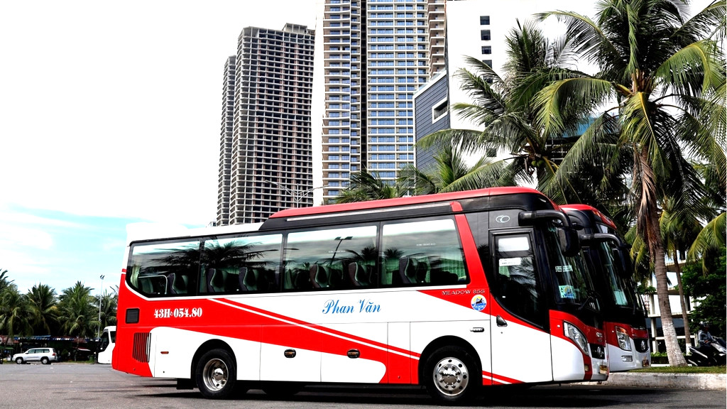 Diễu hành xe hoa - thuyền hoa kỷ niệm 50 năm Giải phóng Đà Nẵng