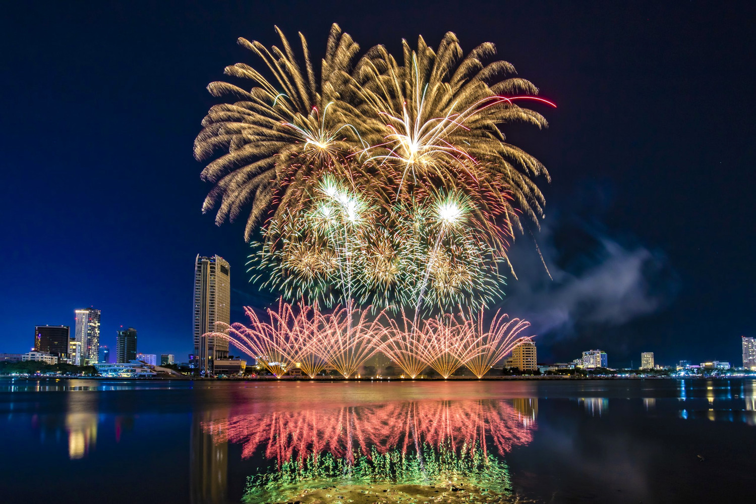 Lễ hội pháo hoa luôn tạo được sức hấp dẫn qua từng năm