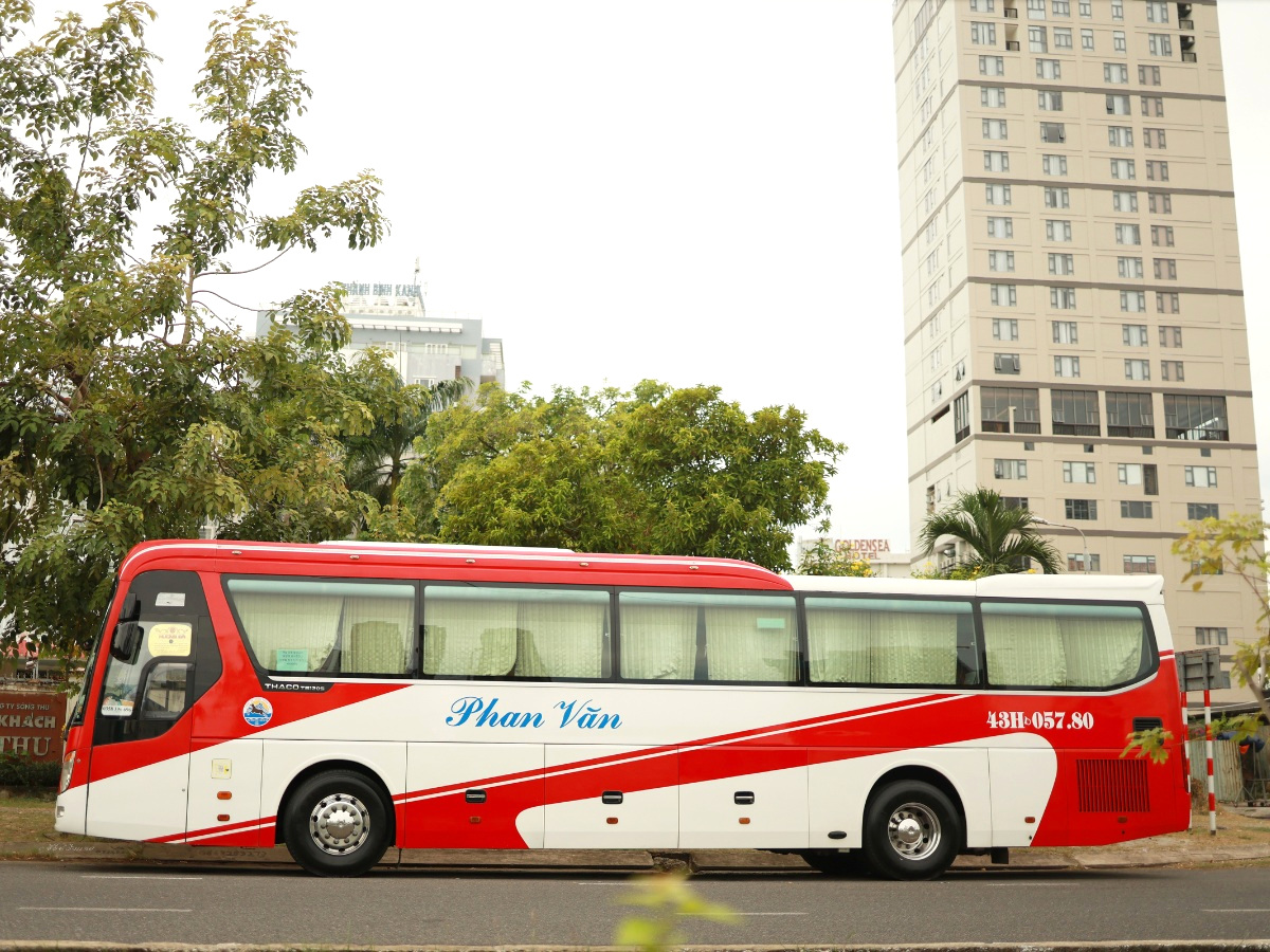 Thuê xe 45 chỗ đi xem pháo hoa cho đoàn khách đông người