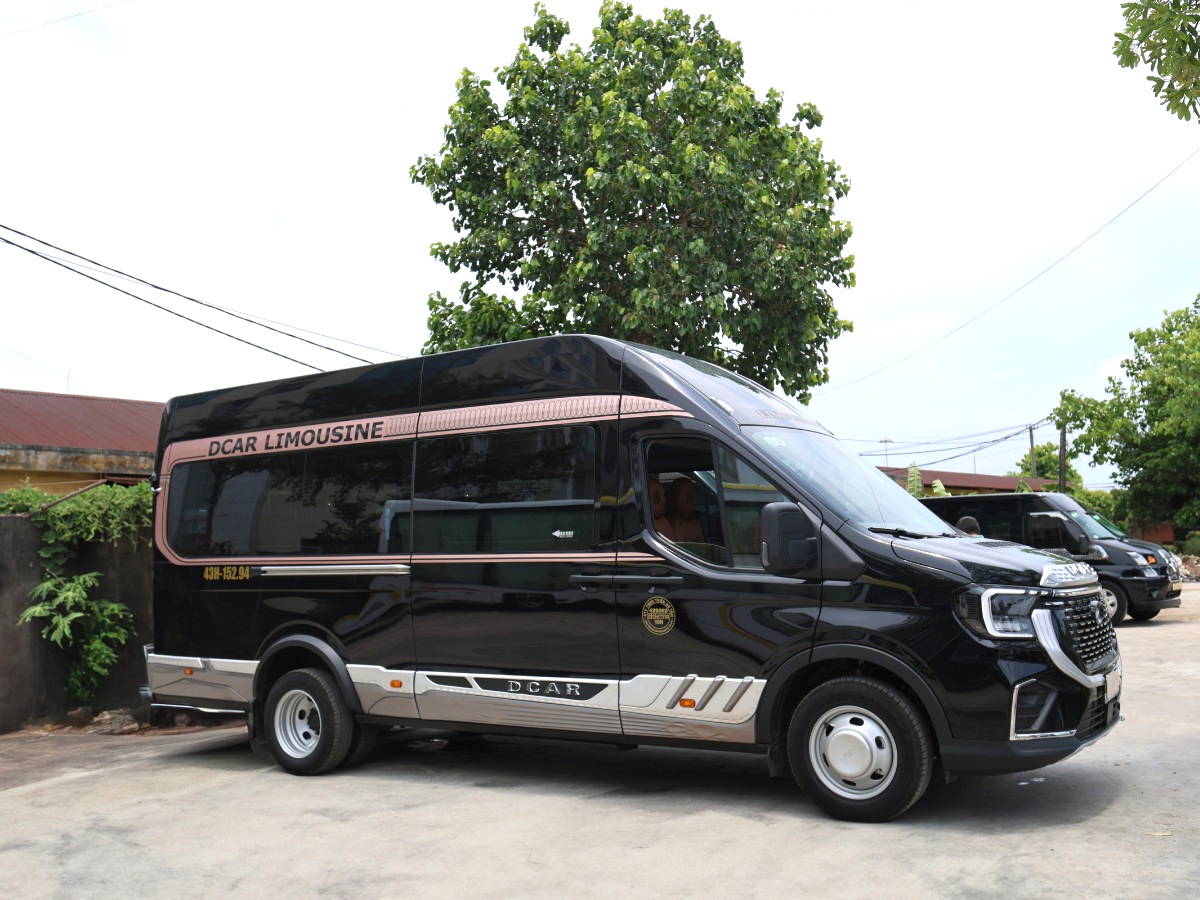 Dcar limousine 9 chỗ thượng đỉnh