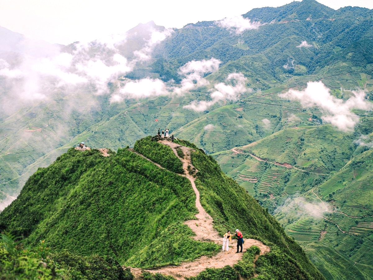 ta-xua-san-may-hanh-trinh-cham-bien-troi-trang-moi-som-mai-phan-van-travel-1