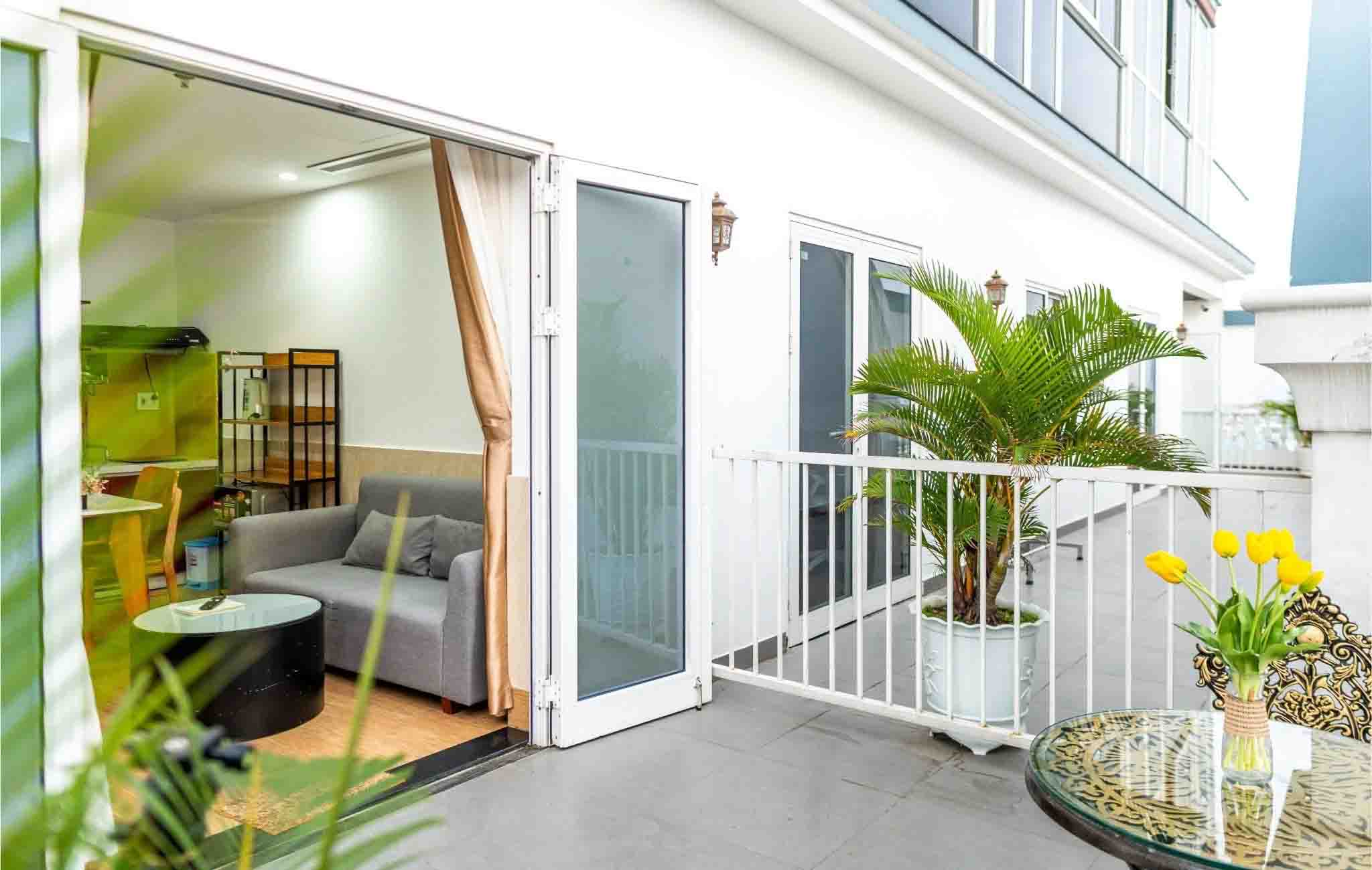 Ban công ngắm cảnh đẹp tại khách sạn Phan Văn 2