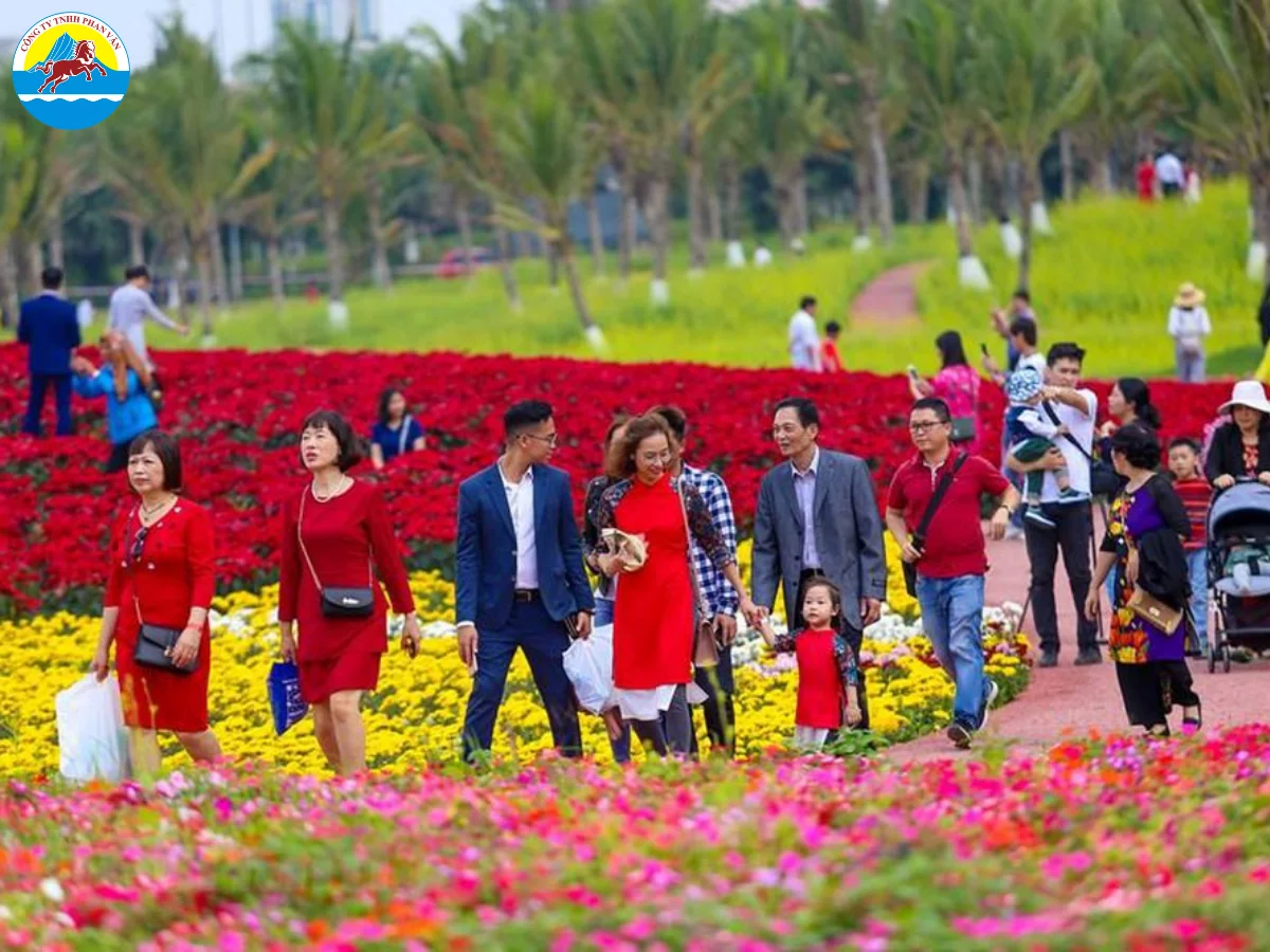 Du lịch vào Tết luôn có sức hút lớn, kéo theo giá dịch vụ và lượng khách tăng mạnh