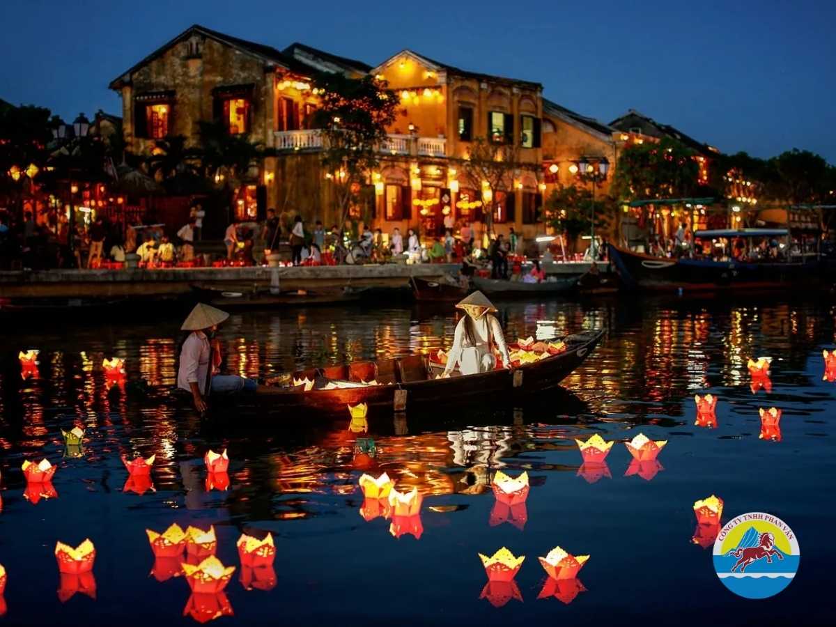 Thả đèn hoa đăng trên sông Hoài