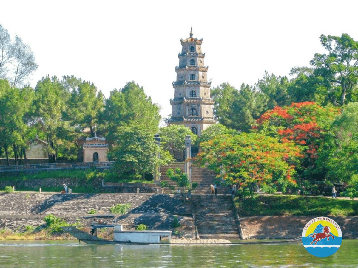 Thăm Chùa Thiên Mụ