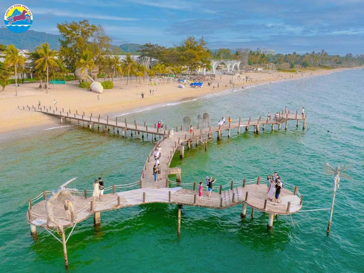 Phú Quốc là lựa chọn hàng đầu cho những ai muốn nghỉ dưỡng bên bờ biển