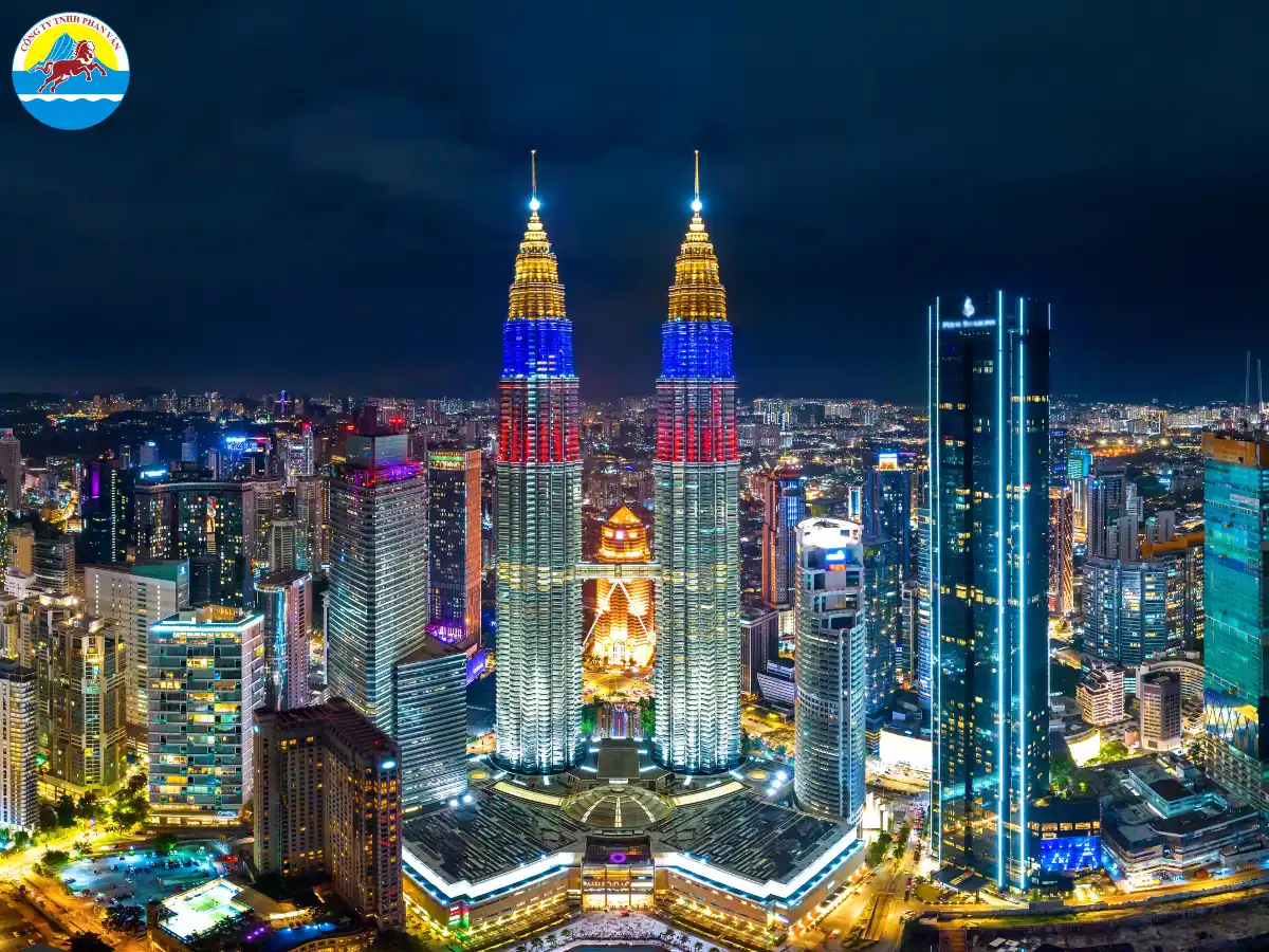 Tháp đôi Petronas Kuala Lumpur buổi tối