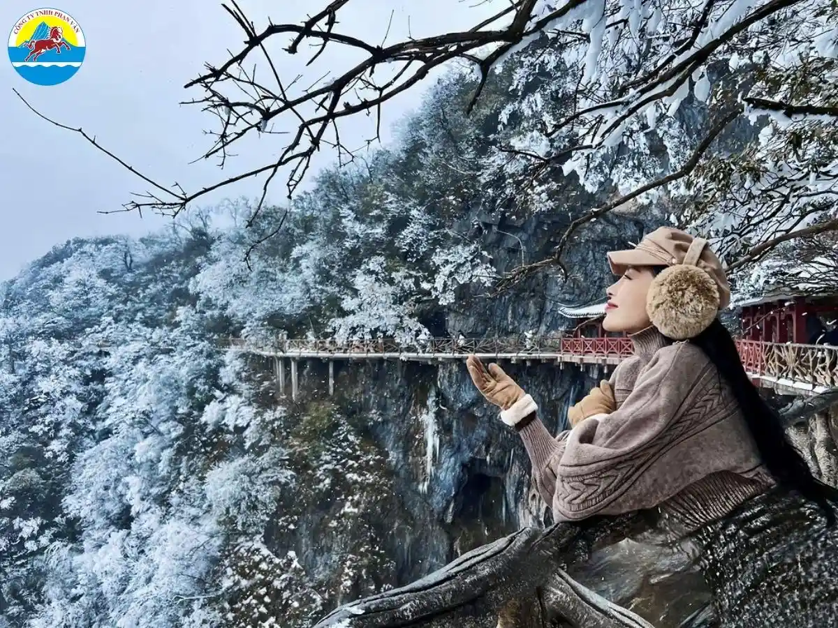 Khi đặt tour qua Phan Văn Travel, bạn sẽ nhận được rất nhiều lợi ích