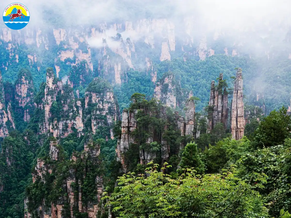 Khu vực miền Trung với địa hình núi đá sa thạch