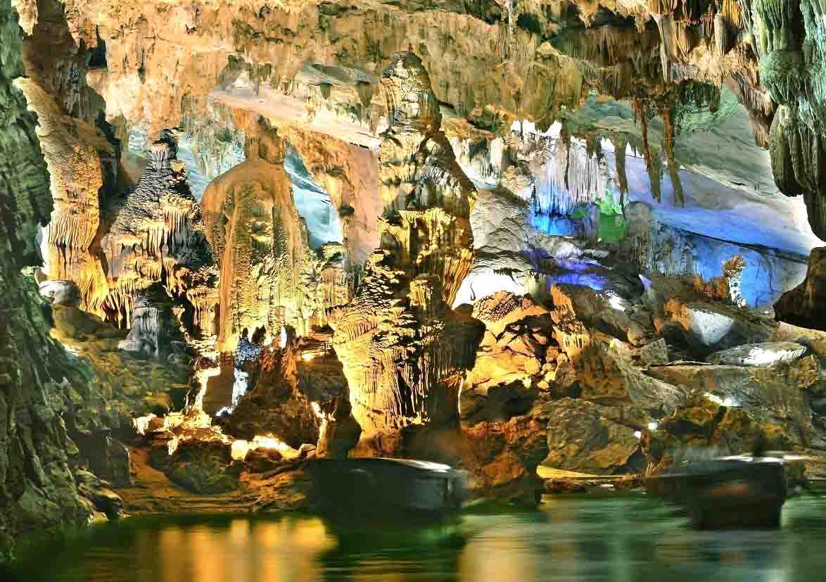 Bên trong Động Phong Nha - Kẻ Bàng