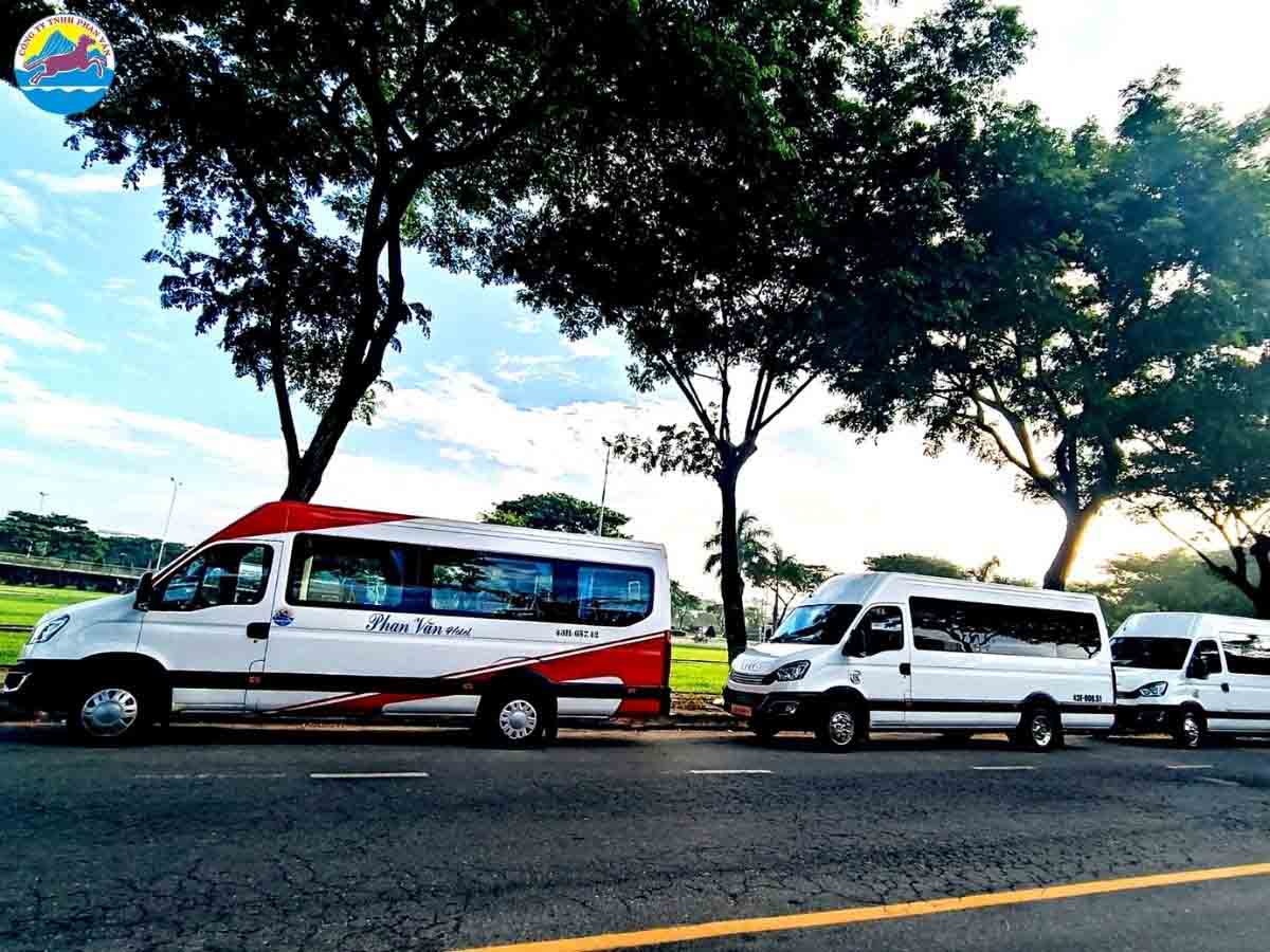 Phí thuê xe sẽ thay đổi dựa vào thời gian đặt, các yêu cầu đưa đón, hành trình của khách hàng