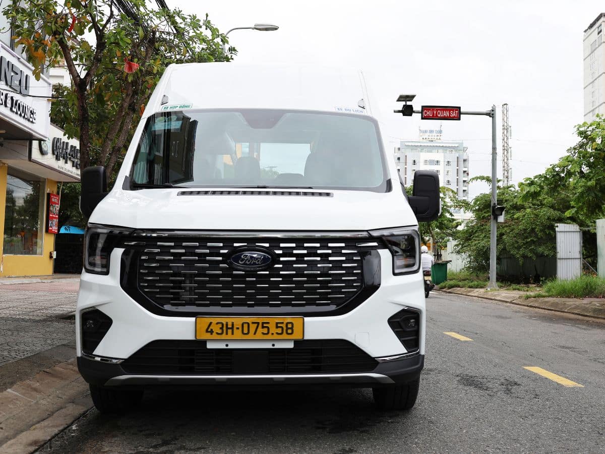 thuê xe 16 chỗ từ đà nẵng đi huế​