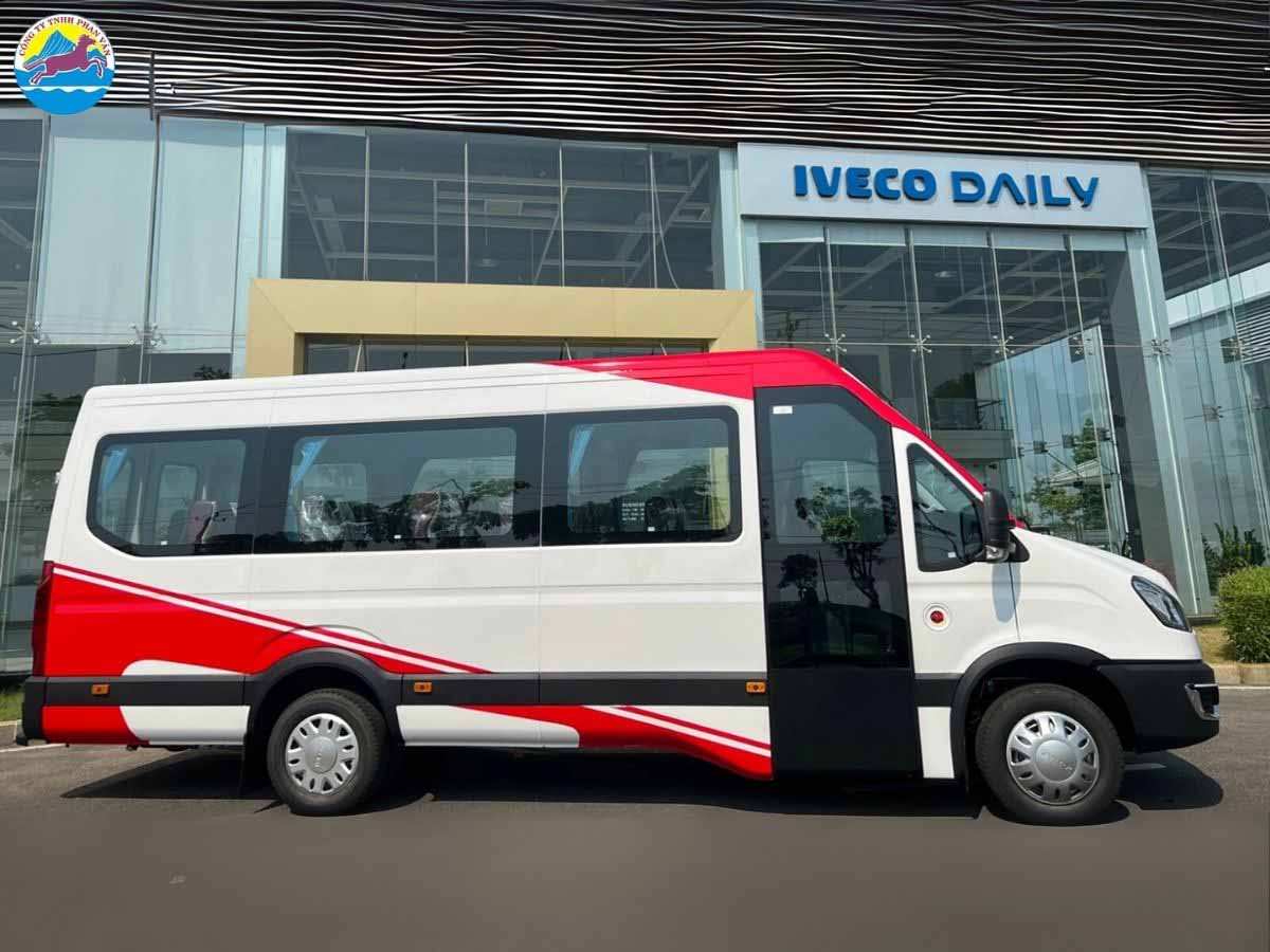 Phan Văn Travel mang đến nhiều lựa chọn dịch vụ cho thuê xe 16 chỗ
