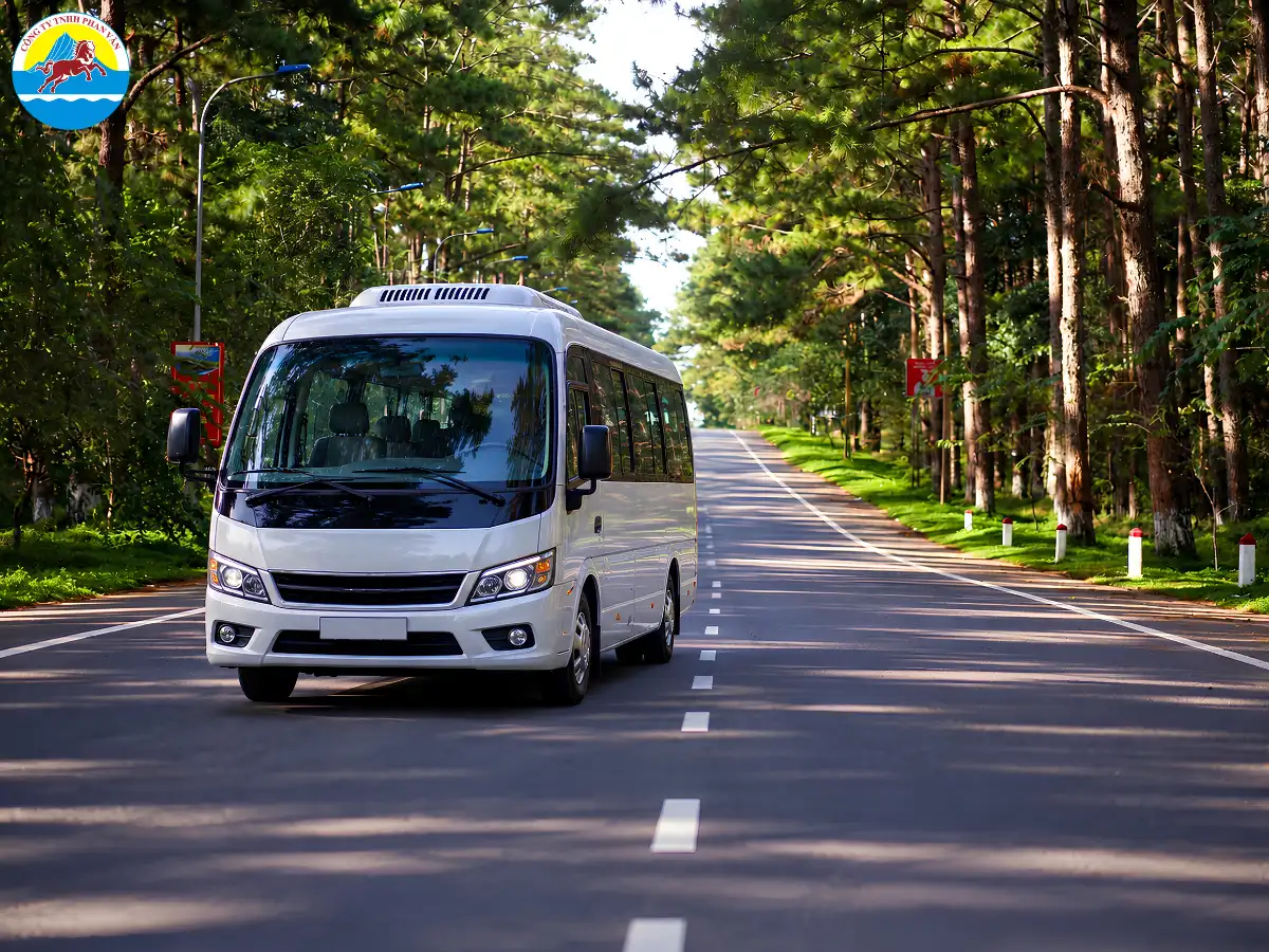 Xe Thaco Iveco 19 chỗ phục vụ khách du lịch Phan Văn Travel