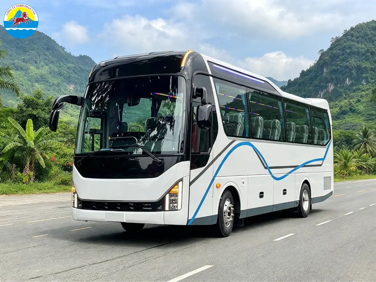 Xe du lịch 29 chỗ phục vụ đoàn khách đi Lào