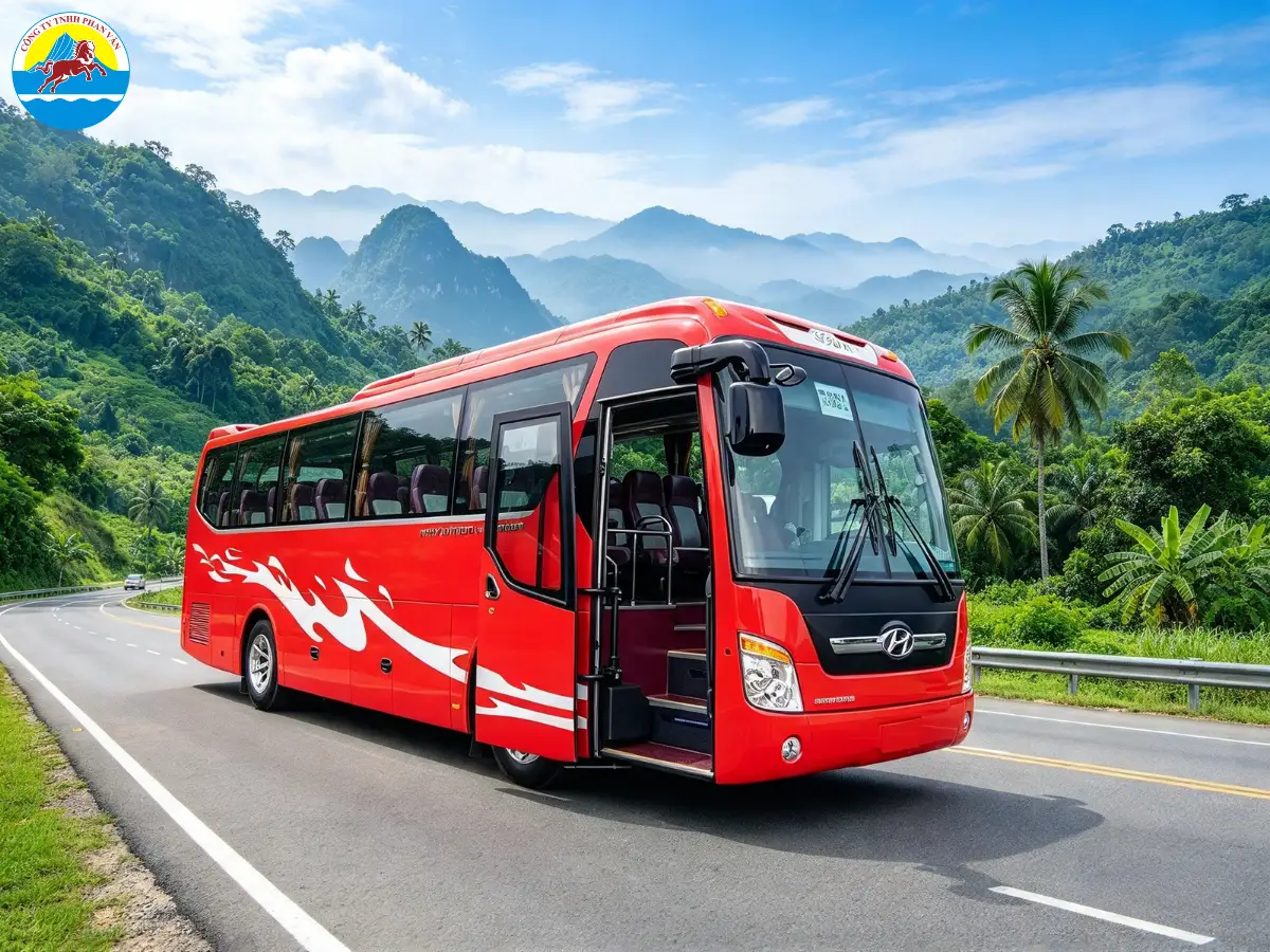 Xe 35 chỗ đi tuyến Đà Nẵng đến Lào