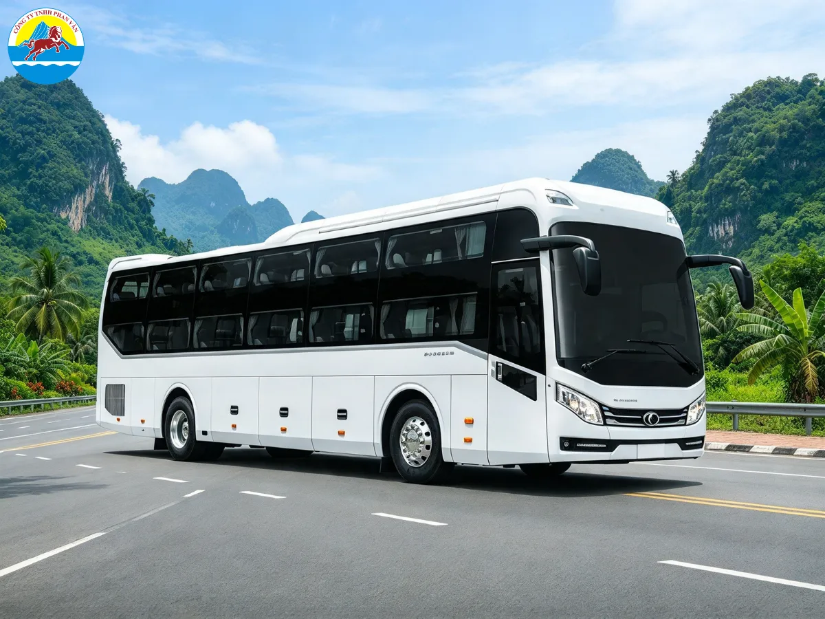 Xe du lịch 45 chỗ đón đoàn khách tại Đà Nẵng