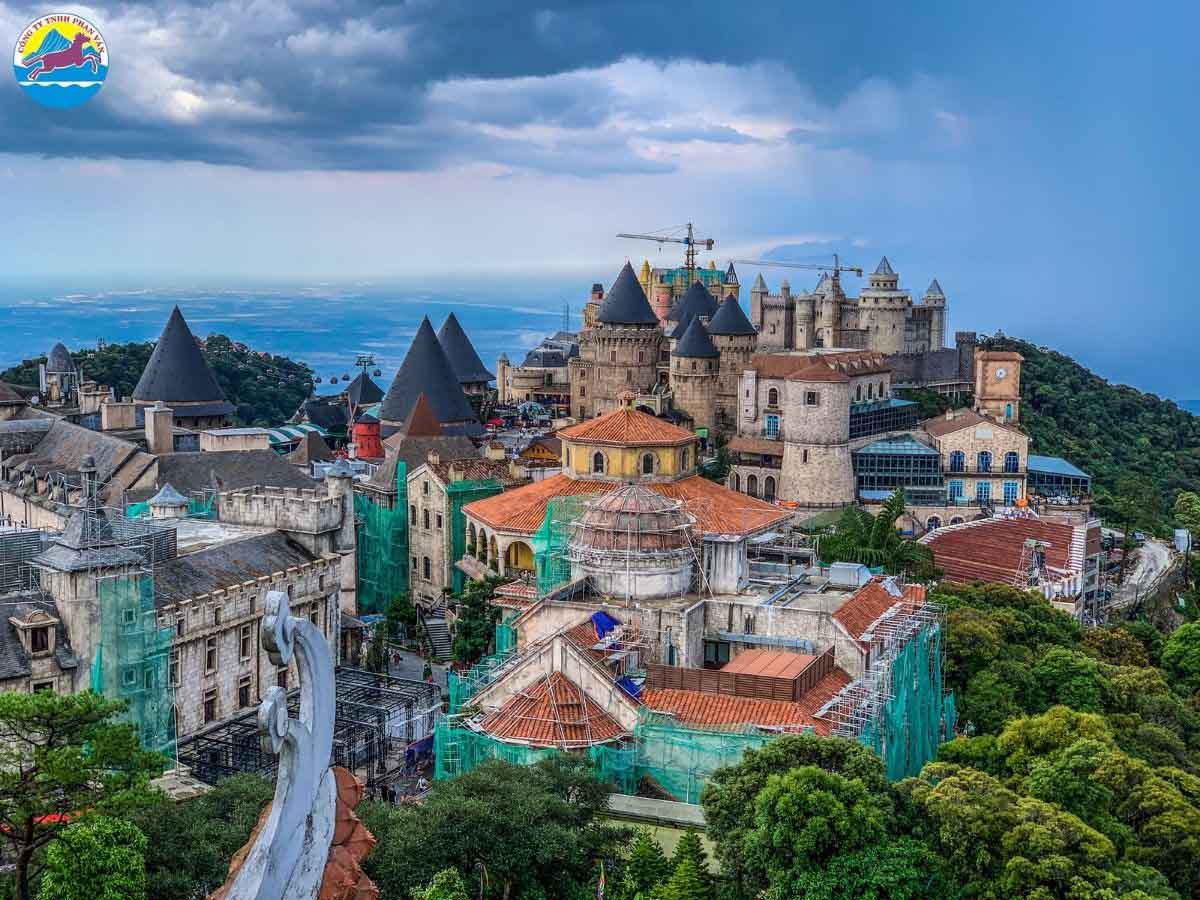 Từ trung tâm Đà Nẵng đến chân núi Bà Nà mất khoảng 45-60 phút