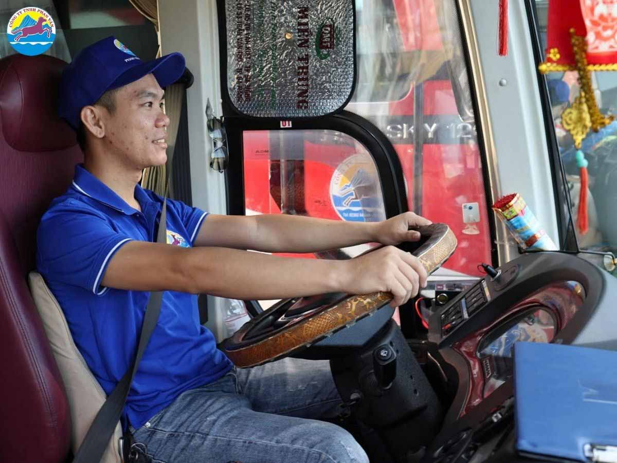 Giá thuê xe trọn gói đã bao gồm chi phí ăn uống theo đoàn của tài xế