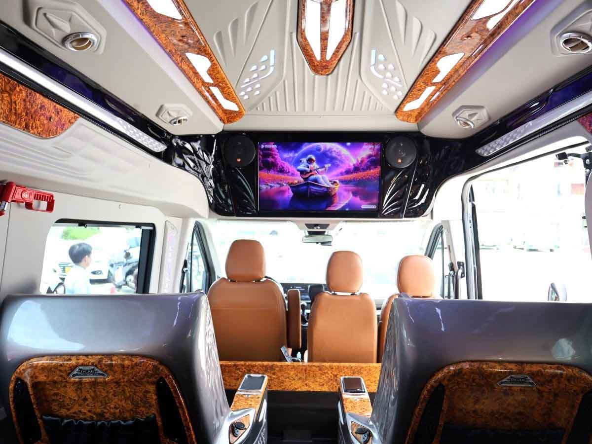 bên trong xe 7 chỗ