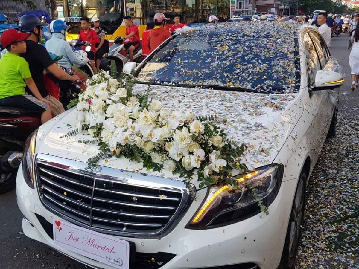 xe cưới mercedes màu trắng