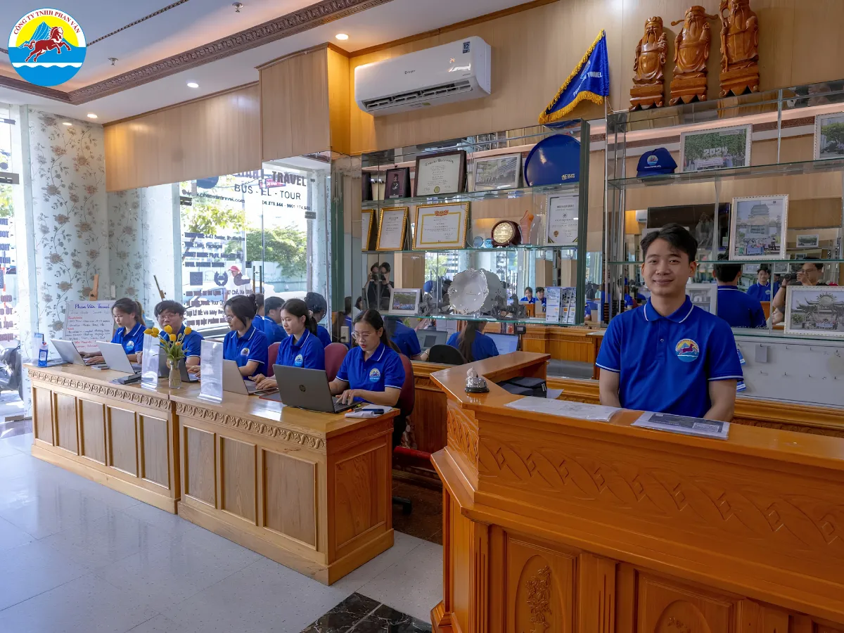 Liên hệ Phan Văn Travel để được hỗ trợ cho thuê xe Đà Nẵng đi Bình Định