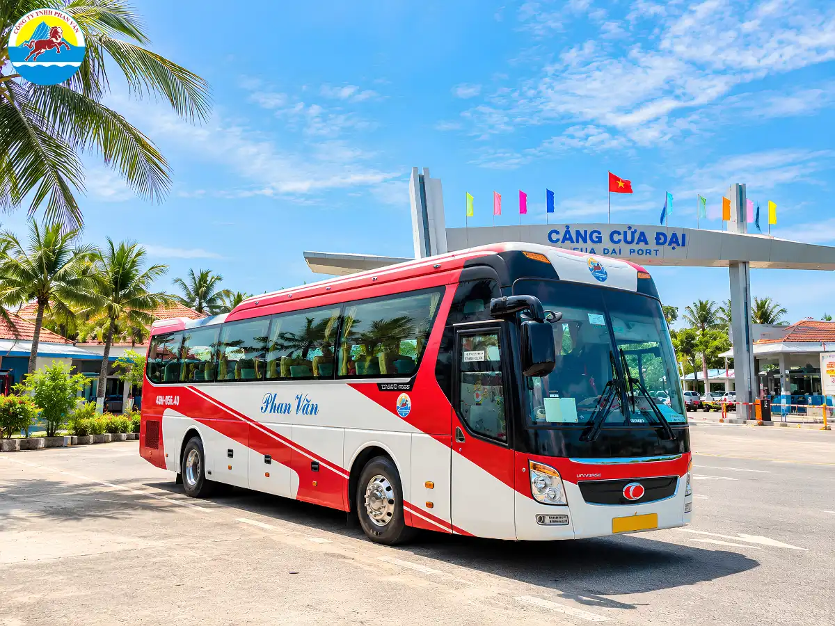 Xe đón khách tại Đà Nẵng chở thẳng đến cảng Cửa Đại