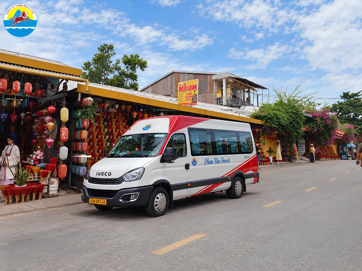 Xe Phan Văn Travel đến Huế từ Đà Nẵng