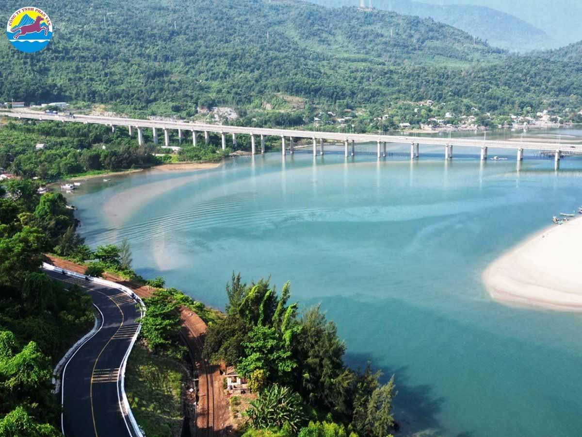 Quãng đường từ trung tâm Đà Nẵng đến Lăng Cô có hai lộ trình chính