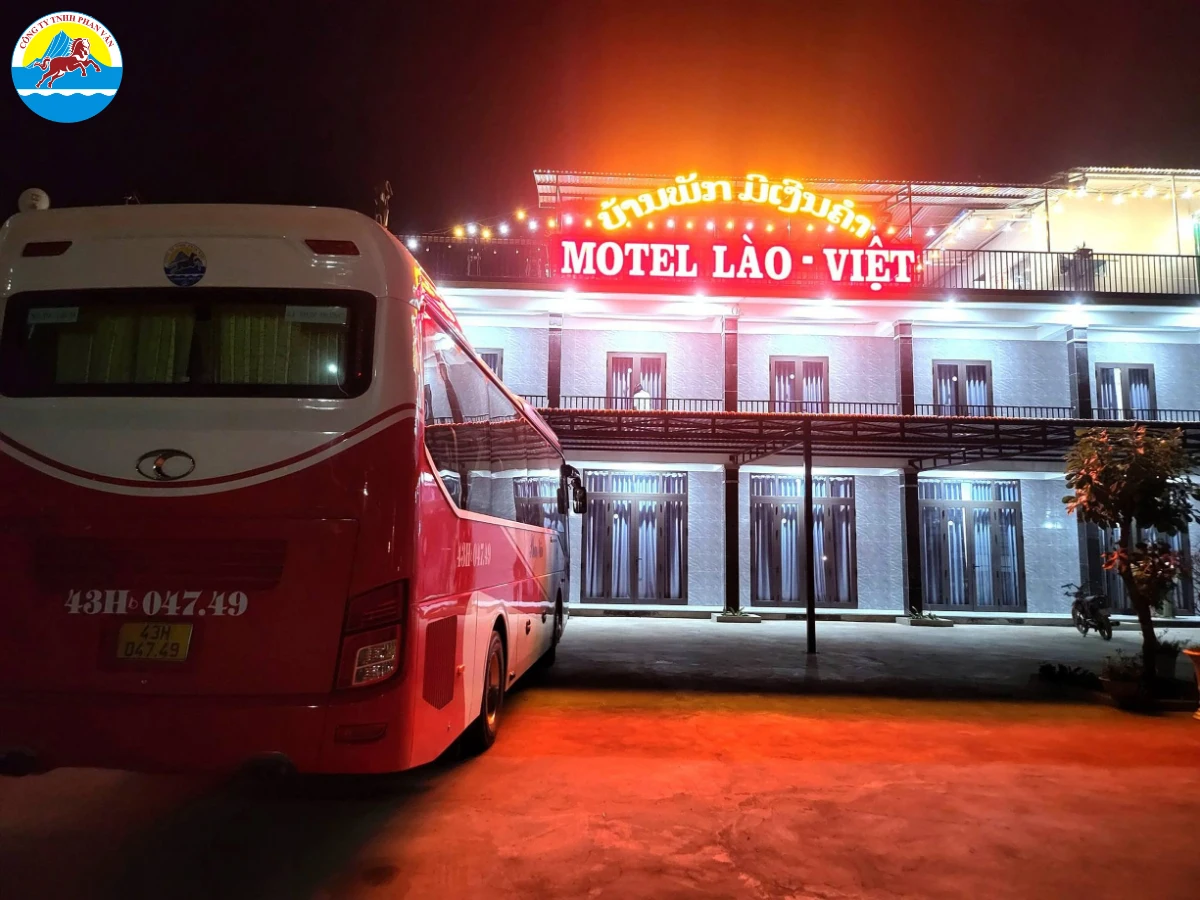 Xe Đà Nẵng chở khách đi Lào nghỉ ngơi tại khách sạn