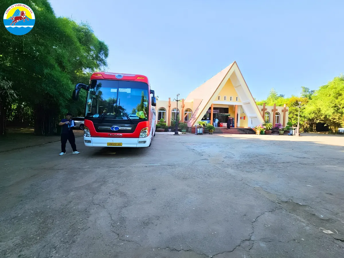 thuê xe Đà Nẵng đi Lào