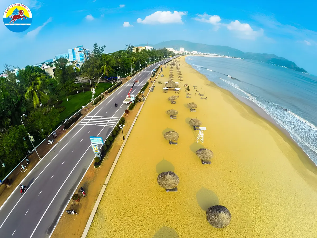 Cảnh biển Quy Nhơn nhìn từ điểm dừng chân trên Quốc lộ 1A