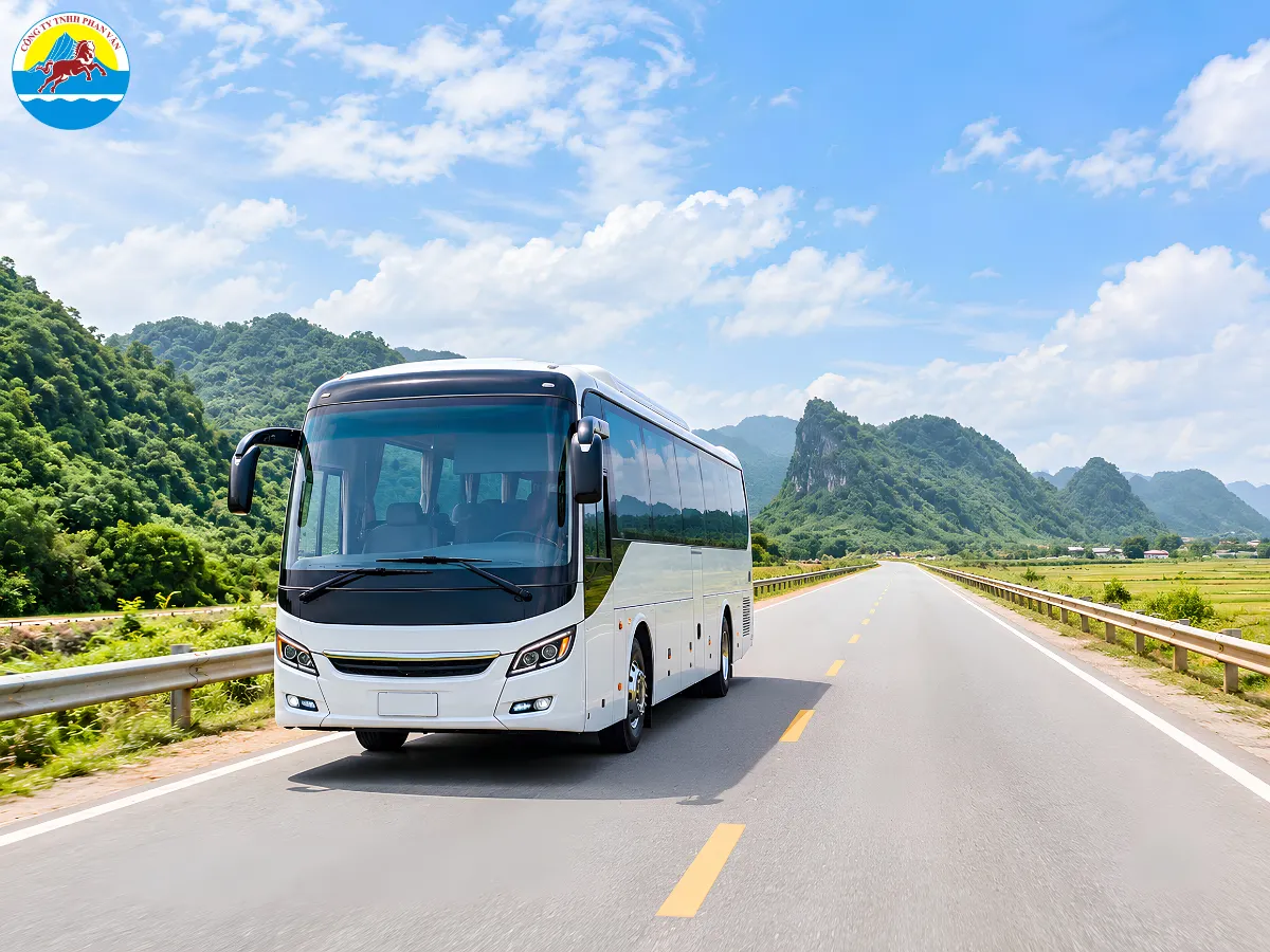 Xe du lịch Phan Văn Travel phục vụ khách đi Quảng Trị