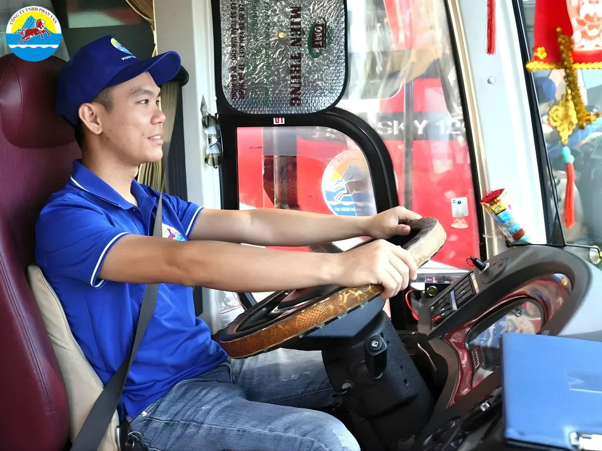 Tài xế đón khách đi công tác