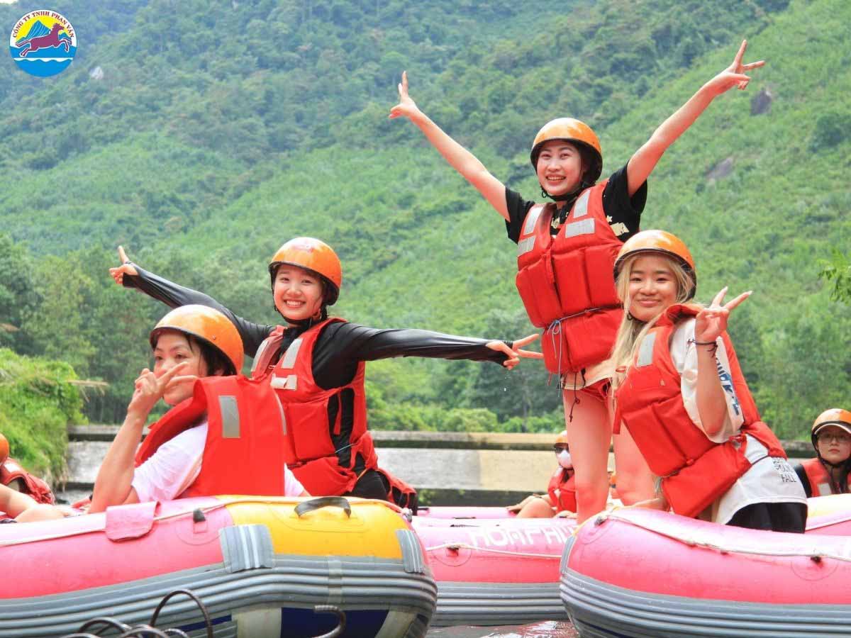 Giá vé dao động theo từng đối tượng