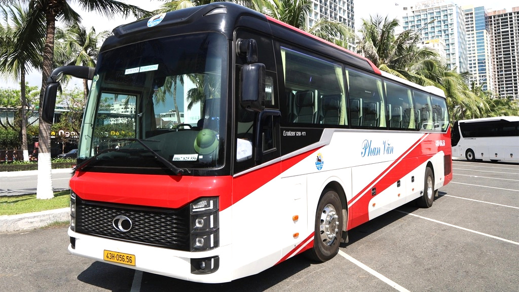 Xe Thaco Universe 47 chỗ