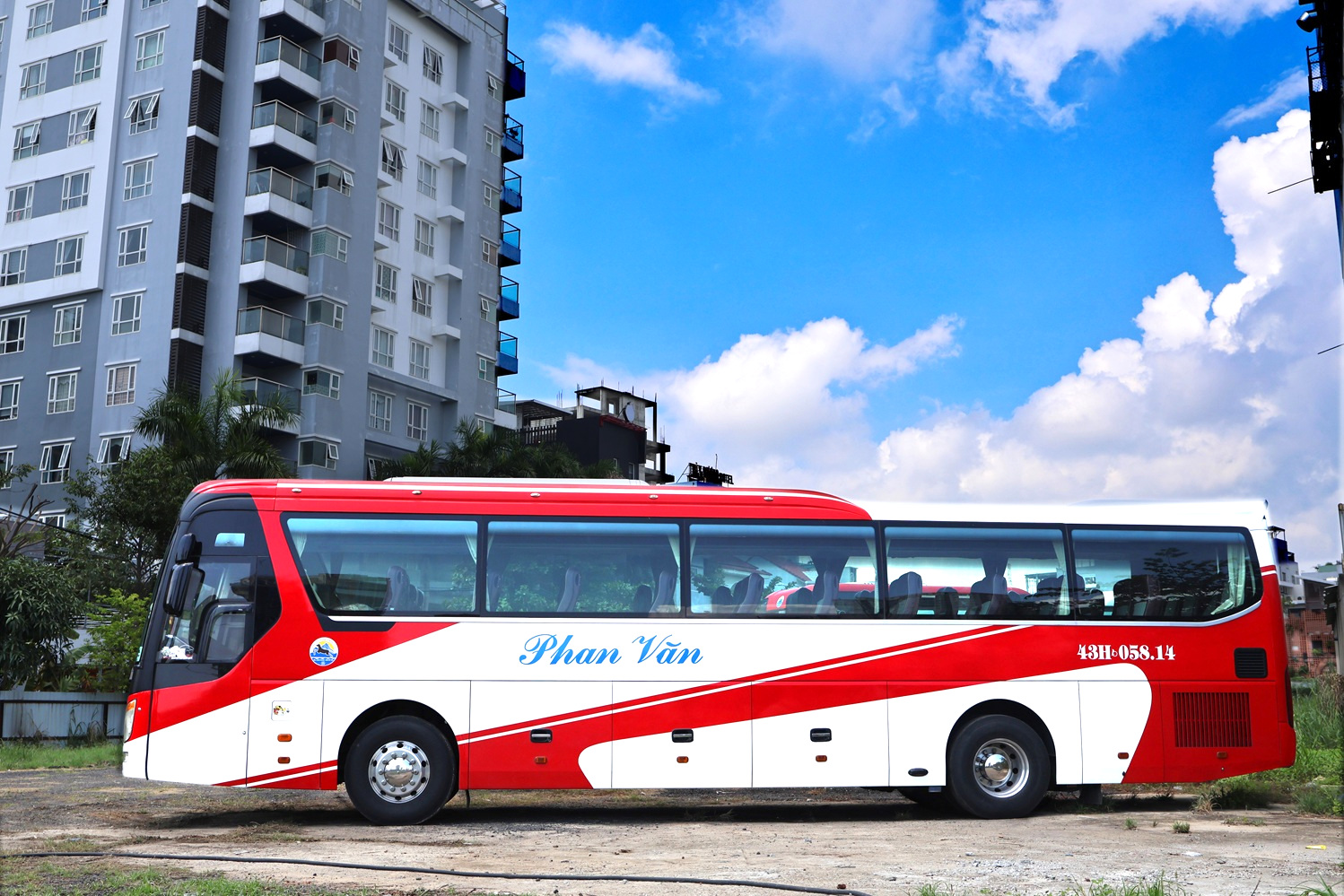 Thaco Universe 47 chỗ