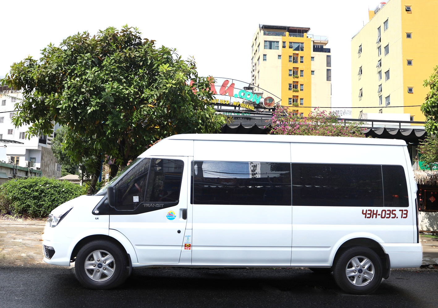 Xe Ford Transit 16 chỗ phù hợp cho nhóm nhỏ