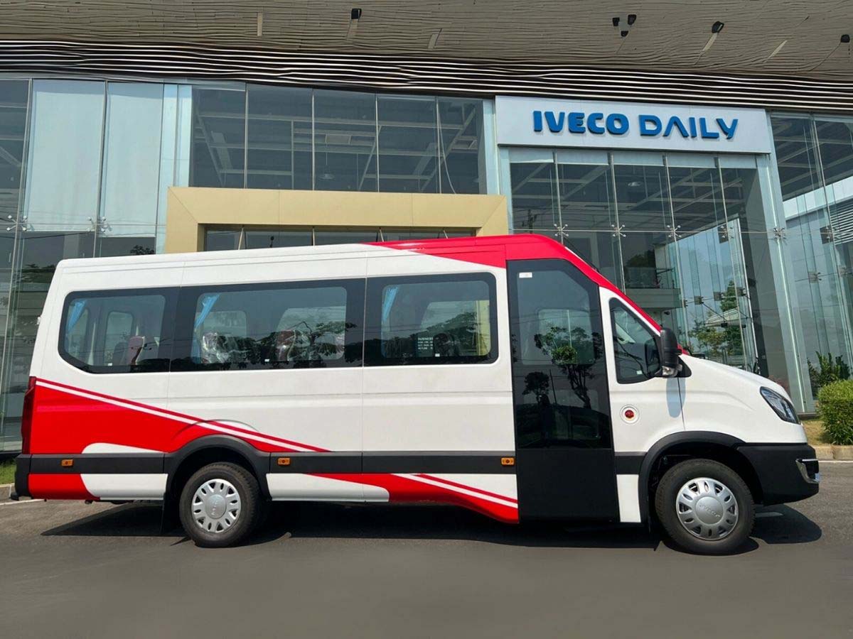 Nên chọn xe 16 chỗ hoặc 19 chỗ khi đi qua địa hình phức tạp