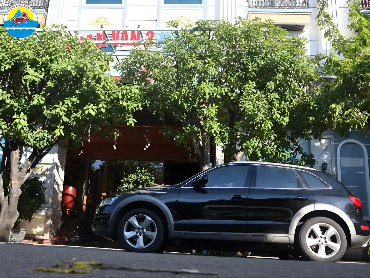 Dòng xe 4 chỗ đưa đón khách sân bay