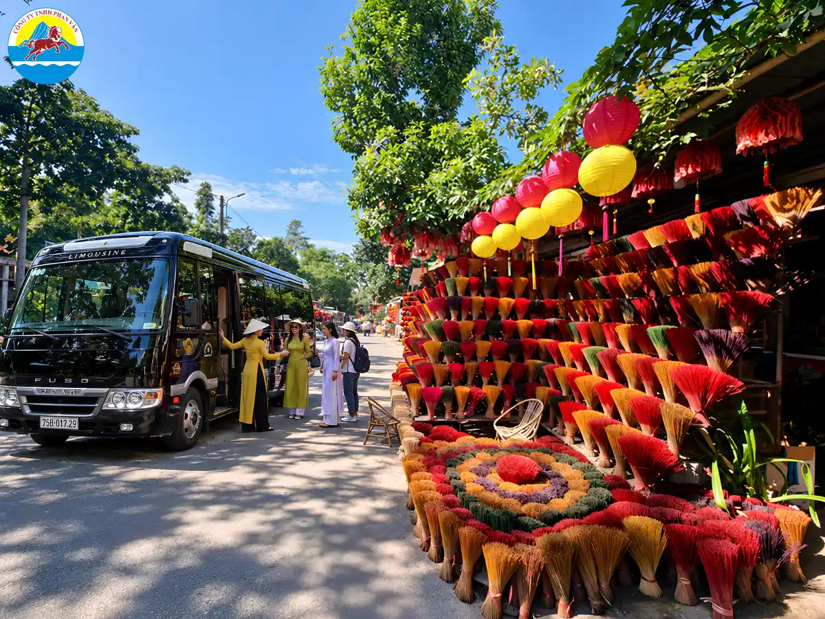 thuê xe limousine 16 chỗ Đà Nẵng đi Huế