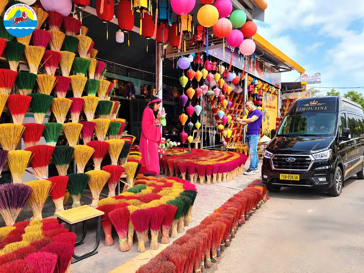 thuê xe limousine 16 chỗ Đà Nẵng đi Huế