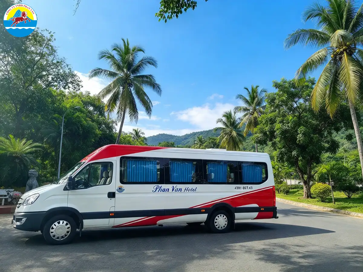 thuê xe limousine 16 chỗ Đà Nẵng đi Lào